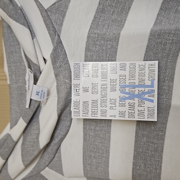 Lularoe Amber NWT - Picture 2 of 2